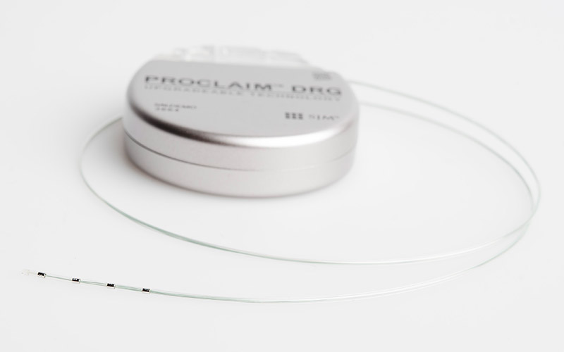 Photo d'un stimulateur des ganglions rachidiens avec électrode à tige